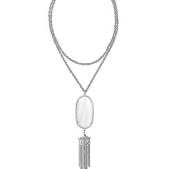 Rayne silver necklace in white pearl