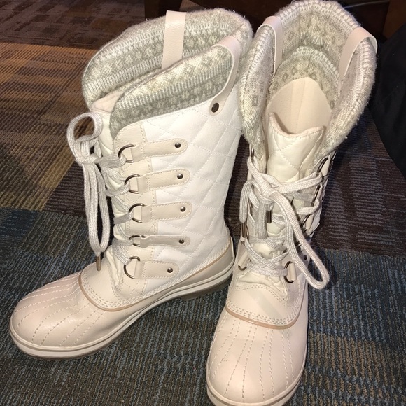 SOREL holiday collection Tofino boots