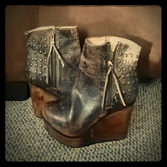 BED STU BOOTIES {Cobbler Series} - Picture 1 of 4