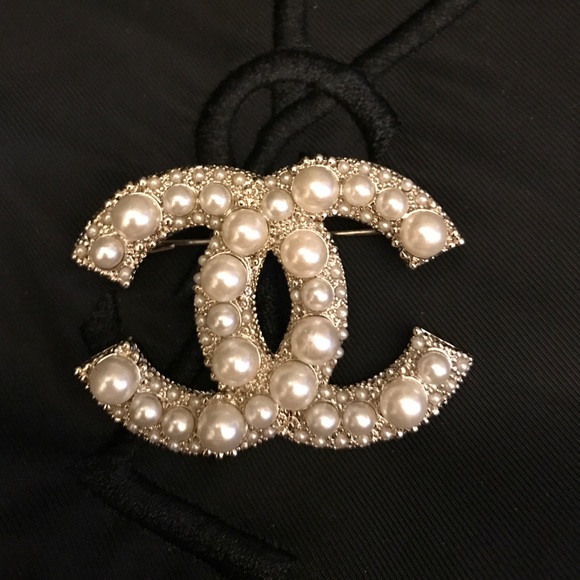 High quality faux pearls brooch