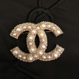 High quality faux pearls brooch