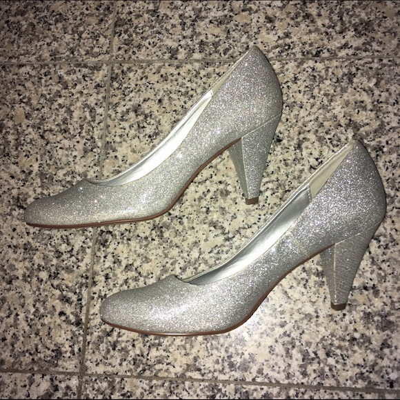 Silver high heels - Picture 1 of 7