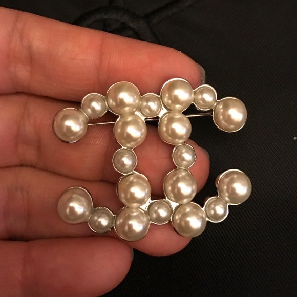 High quality faux pearls brooch