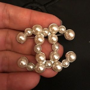 High quality faux pearls brooch