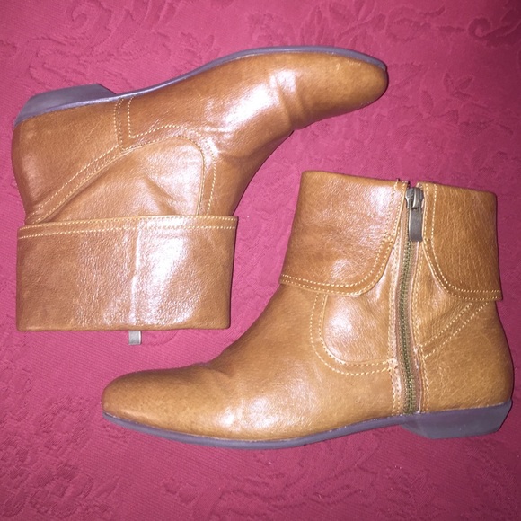 ‼SOLD‼ 🌟SALE🌟 Cute Cognac Flat Booties - Picture 3 of 4