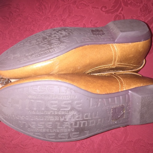 ‼SOLD‼ 🌟SALE🌟 Cute Cognac Flat Booties - Picture 4 of 4