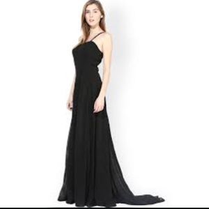 🎄sale Black maxi dress with tail