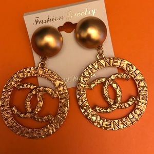 Rose gold color dangling earrings