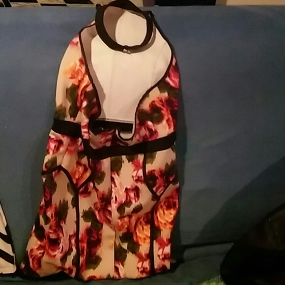 Beautifully Form fitting Dress - Picture 2 of 3