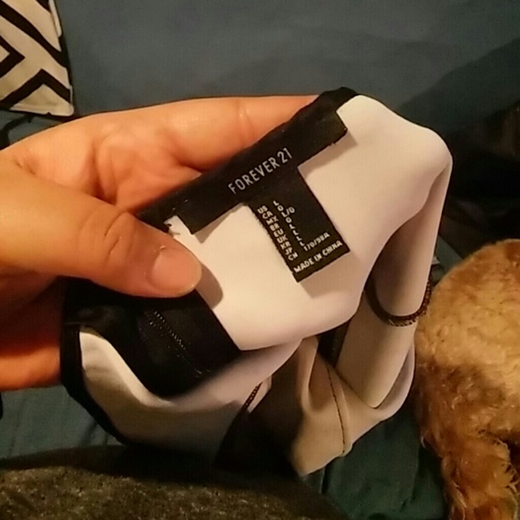 Beautifully Form fitting Dress - Picture 3 of 3