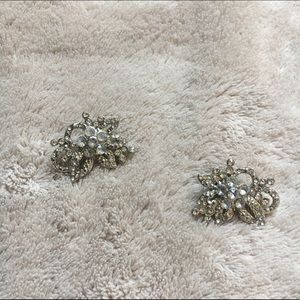 🚨🚨BOGO🚨🚨 SILVER FLORAL EARRINGS