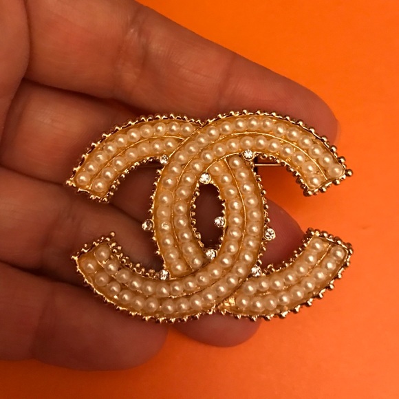 High quality faux pearls brooch