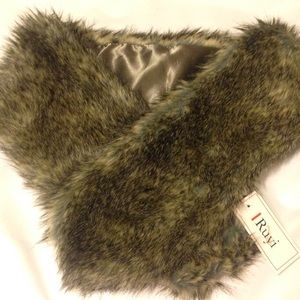 Ruyi Faux fur neck wrap