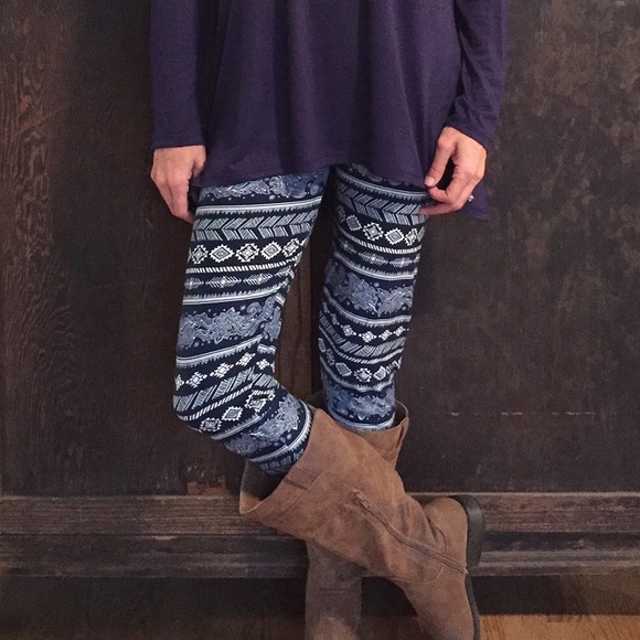 🆕 Last Pair 🔹 Navy Paisley Print Leggings - Picture 2 of 6