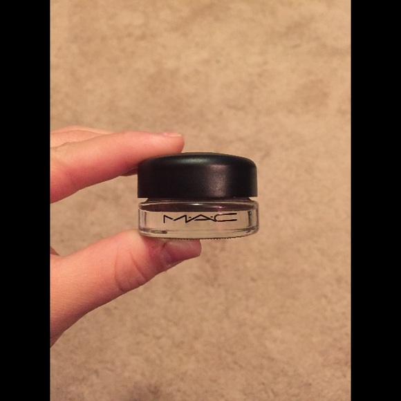 MAC paint pot for eyeshadow or eyeliner