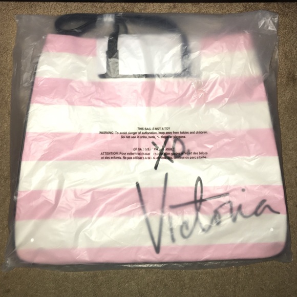 Victoria's Secret Handbags - 💥PRICE DROP💥BRAND 🆕 Victoria's Secret Tote Bag