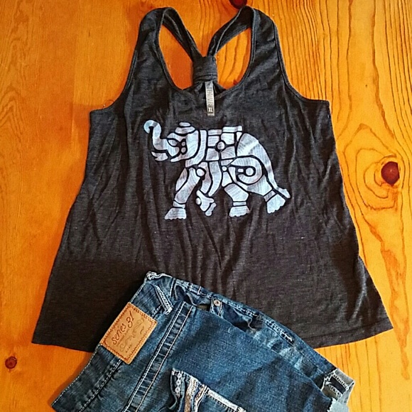 🚫HOLDING🚫 XL OMT Active Top with Elephant Design