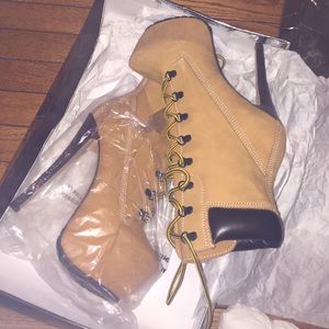 BRAND NEW zigi boots never worn w/ box