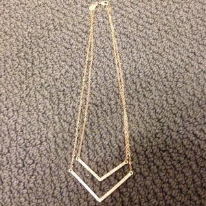 Double arrow necklace