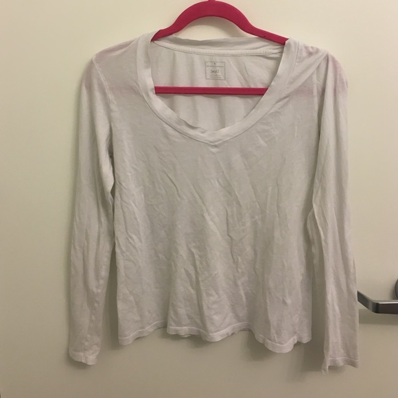 White long sleeve v neck thin shirt