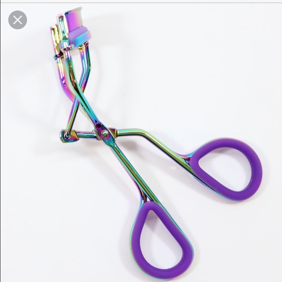 LOOKING FOR Rainbow eyelash curler