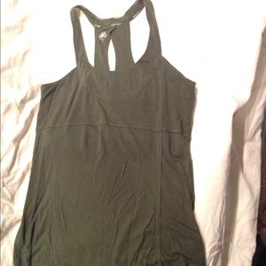 ALO green yoga top w/bra donating in 24hours