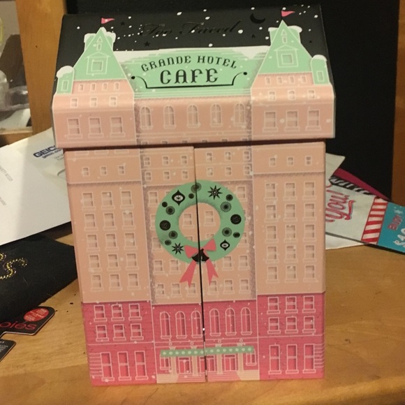 Too faced grande hotel cafe eyeshadow kit