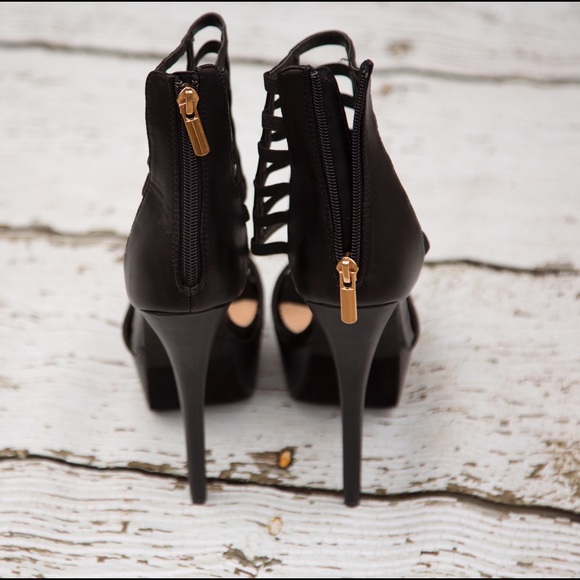 Never worn black high heels - Picture 3 of 3