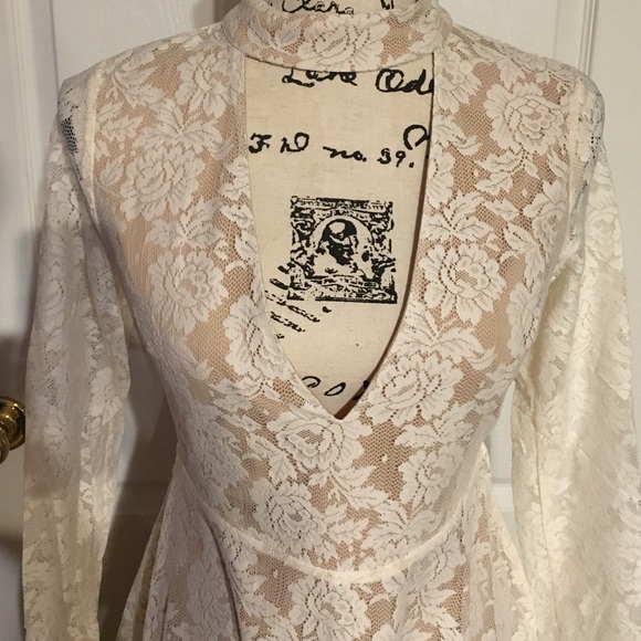 ✨RESERVED✨ Nude Floral Lace Choker Dress - Picture 3 of 3