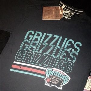 SOLD‼️Vancouver Grizzlies T-Shirt 🏀🐻