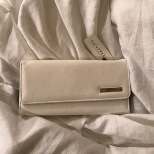 ⚡️flash sale⚡️Brand new Kenneth Cole white wallet