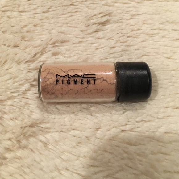 MAC pigment in Naked