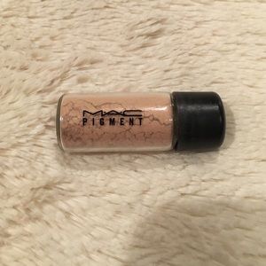 MAC pigment in Naked