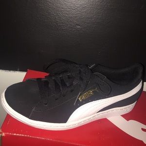 NWOT Puma Vikky