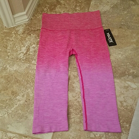Very stretchy yoga capris/ leggings !