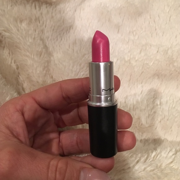 MAC lipstick Pink Nouveau (satin) - Picture 2 of 3