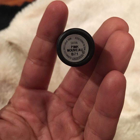 MAC lipstick Pink Nouveau (satin) - Picture 3 of 3