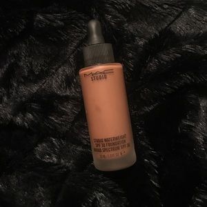 MAC Water Weight Foundation