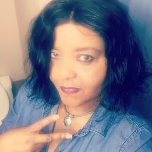 Meet your Posher, Denise