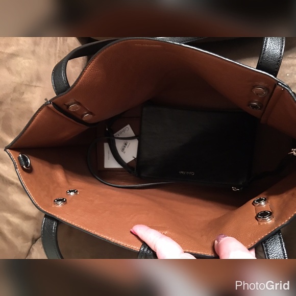 ❣️FINAL SALE❣️CALVIN KLEIN REVERSIBLE FRINGE TOTE - Picture 4 of 8