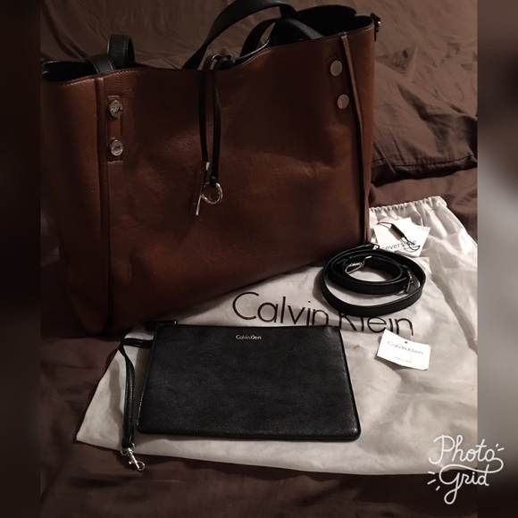 ❣️FINAL SALE❣️CALVIN KLEIN REVERSIBLE FRINGE TOTE - Picture 5 of 8
