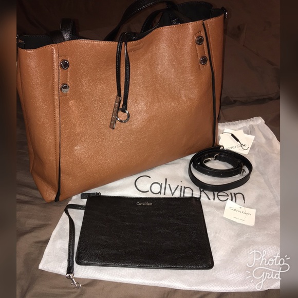 ❣️FINAL SALE❣️CALVIN KLEIN REVERSIBLE FRINGE TOTE - Picture 8 of 8