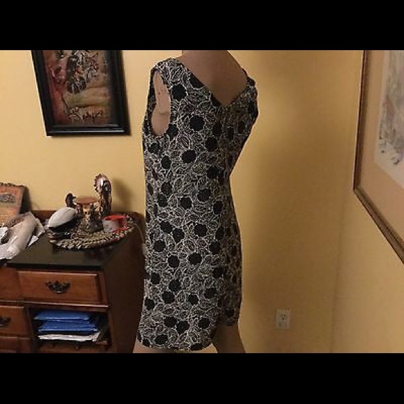 👗 ★❦꒒ik୧⌵♡⌵N୧w❦★ AUCTION PRICE👩🏻‍⚖️Women'sLovely Black & White Floral Dress - Picture 3 of 4