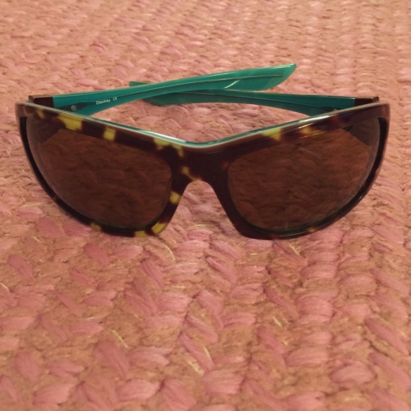 Women's tortoise Oakley sunglasses