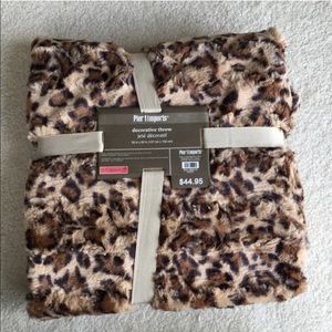 RESERVED ☕️ NWT Pier 1 Imports Fuzzy Luxury Throw