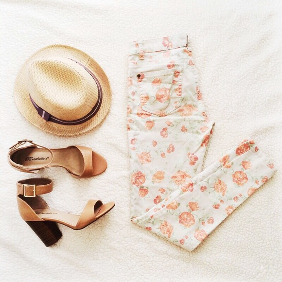 Forever 21 Denim - • Forever 21 • Floral Jeans
