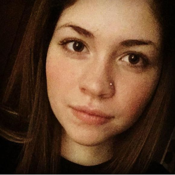 Meet your Posher, Audra - Picture 2 of 2