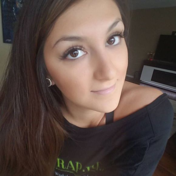 Meet your Posher, Stephanie - Picture 1 of 1