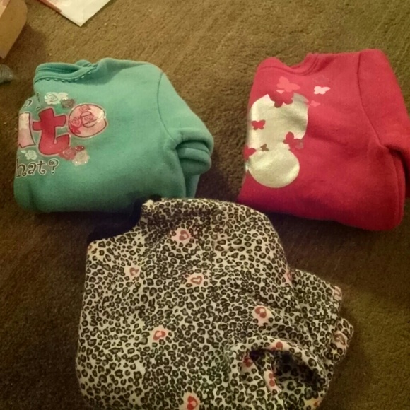 3 girls sweatshirts.