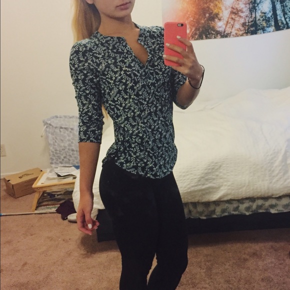 H&M Green Flower Blouse - Picture 1 of 3